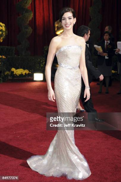 Actress Anne Hathaway arrives at the 81st Annual Academy Awards held at The Kodak Theatre on February 22, 2009 in Hollywood, California.