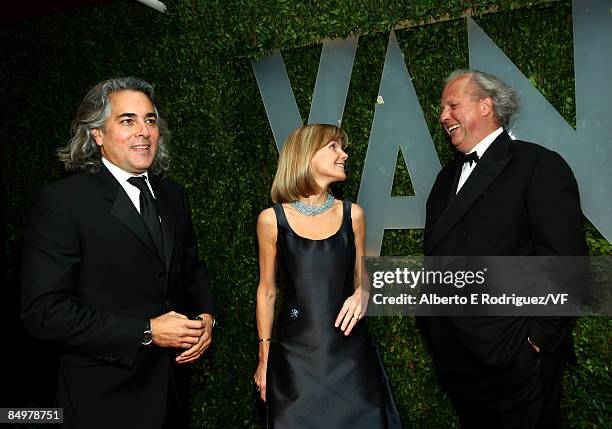 Producer Mitch Glazer, Anna Carter and Vanity Fair editor Graydon Carter attend the 2009 Vanity Fair Oscar party hosted by Graydon Carter at the...