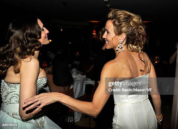 Actress Sarah Jessica Parker and musician Sheryl Crow attends the 2009 Vanity Fair Oscar party hosted by Graydon Carter at the Sunset Tower Hotel on...