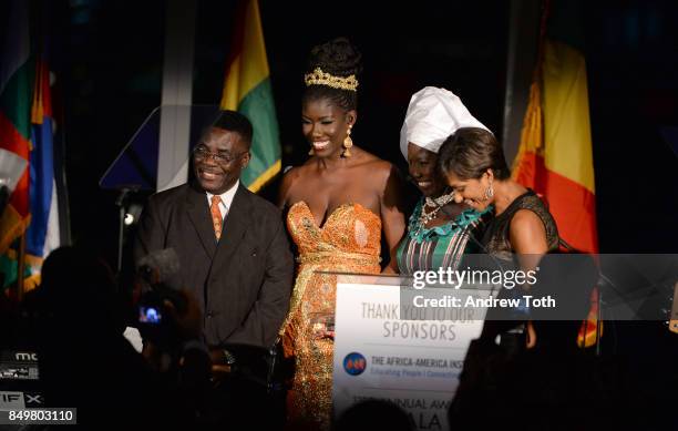 Sade Baderinwa presents an award to The Award for Innovation and Technology honoree Chief Brand Officer, Uber Bozoma Saint John joined by her parents...