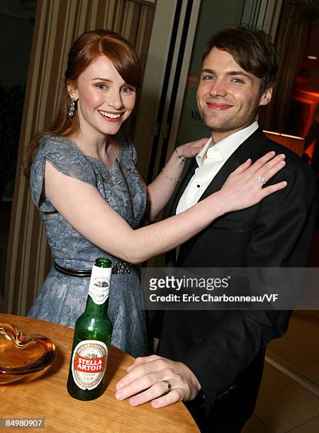 Actors Bryce Dallas Howard and Seth Gabel attend the 2009 Vanity Fair Oscar party hosted by Graydon Carter at the Sunset Tower Hotel on February 22,...
