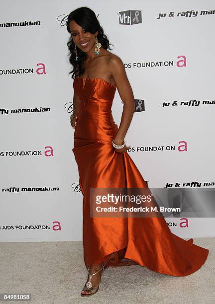 Personality Shaun Robinson arrives at the 17th Annual Elton John AIDS Foundation's Academy Award Viewing Party held at the Pacific Design Center on...