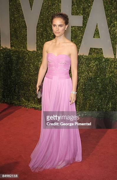Actress Natalie Portman arrives at the 2009 Vanity Fair Oscar Party Hosted By Graydon Carter at the Sunset Tower on February 22, 2009 in West...
