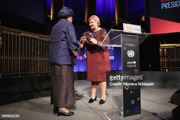 As world leaders gather in New York for the UN General Assembly President of Liberia Ellen Johnson Sirleaf accepts Global Goalkeeper Commendation...