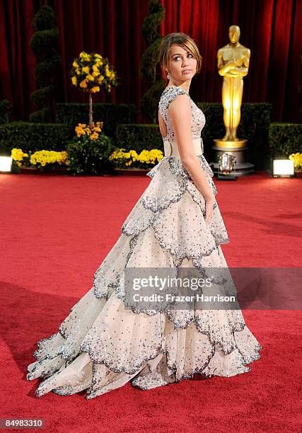 Singer Miley Cyrus arrives at the 81st Annual Academy Awards held at Kodak Theatre on February 22, 2009 in Los Angeles, California.