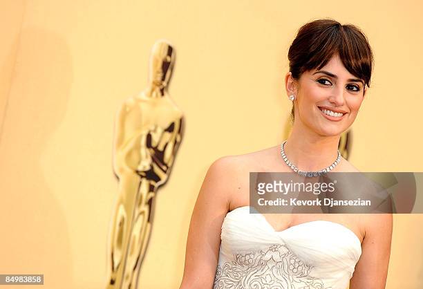 Actress Penelope Cruz arrives at the 81st Annual Academy Awards held at Kodak Theatre on February 22, 2009 in Los Angeles, California.