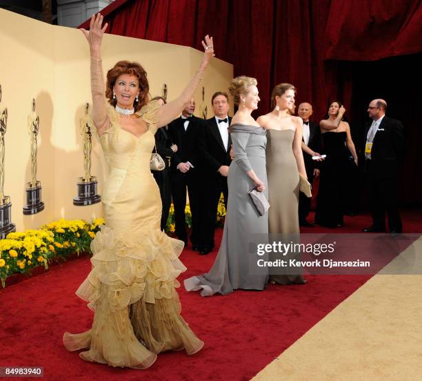Actress Sophia Loren, actress Meryl Streep and daughter Louisa Jacobson Gummer arrive at the 81st Annual Academy Awards held at Kodak Theatre on...