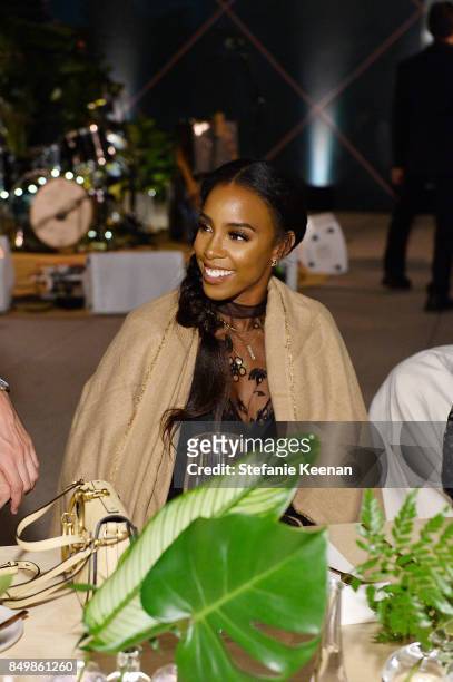 Kelly Rowland attends Chloe x MOCA Dinner at MOCA Grand Avenue on September 19, 2017 in Los Angeles, California.
