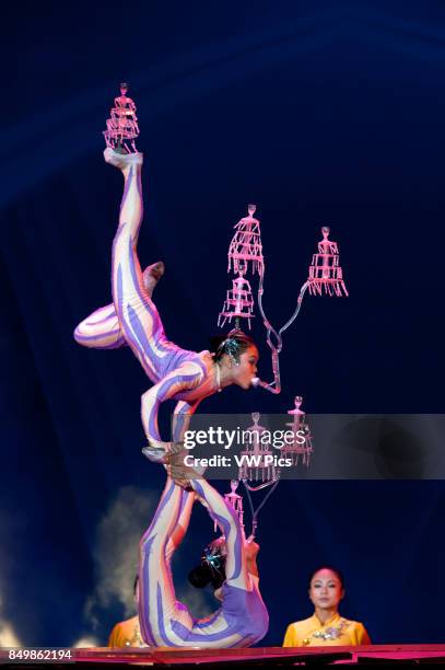 Acrobat Pyramid Photos and Premium High Res Pictures - Getty Images