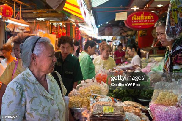 Market stall and street food being prepared in Chinatown Bangkok, Thailand. Yaowarat market, BangkokÍs Chinatown, is the WorldÍs most renowned street...