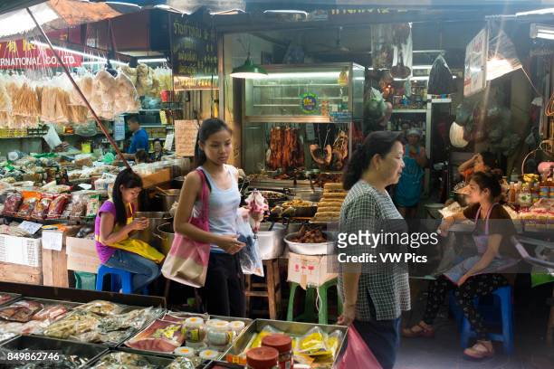 Market stall and street food being prepared in Chinatown Bangkok, Thailand. Yaowarat market, BangkokÍs Chinatown, is the WorldÍs most renowned street...