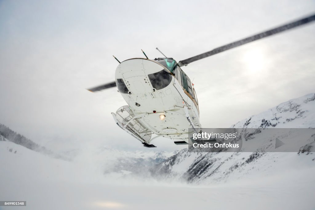 Helikopter Landing op de top van de berg, Heli-skiën