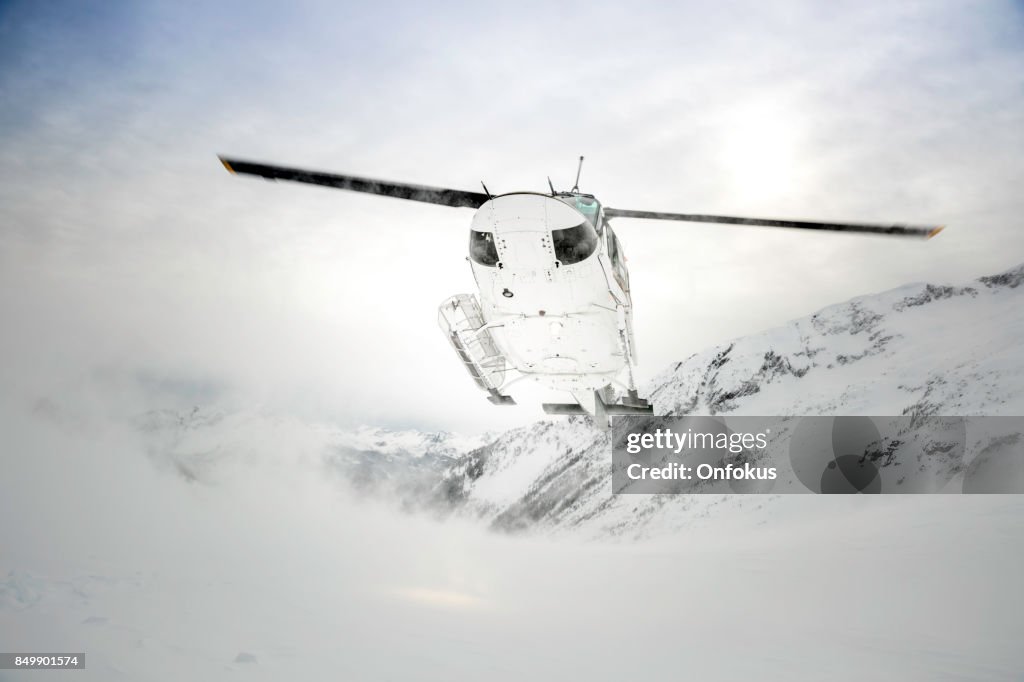 Helikopter Landing op de top van de berg, Heli-skiën
