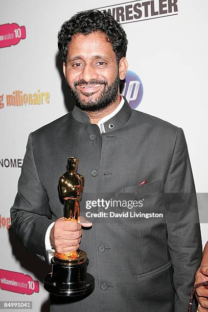 Sound mixer Resul Pookutty poses with his Academy Award for Best Sound Mixing at the Fox Searchlight official "Slumdog Millionaire"/"The Wrestler"...