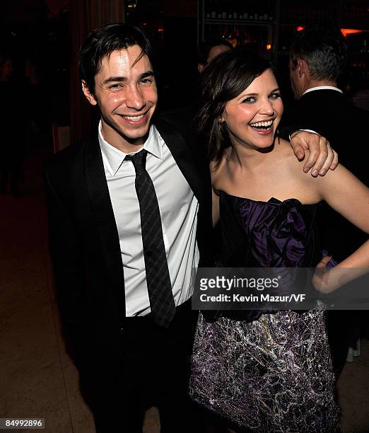 Actor Justin Long and actress Ginnifer Goodwin attends the 2009 Vanity Fair Oscar party hosted by Graydon Carter at the Sunset Tower Hotel on...