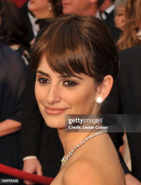 Actress Penelope Cruz arrives at the 81st Annual Academy Awards held at The Kodak Theatre on February 22, 2009 in Hollywood, California.