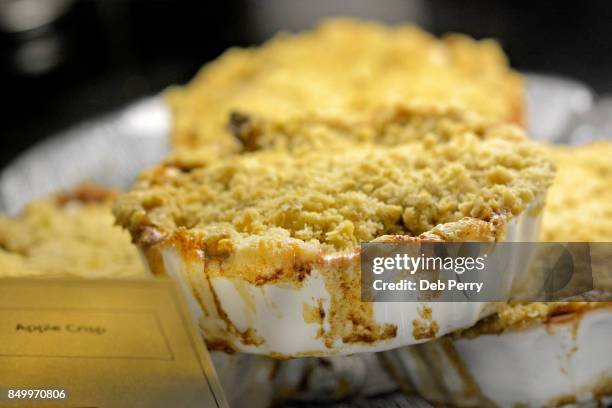 apple crisp - apple crumble stock pictures, royalty-free photos & images