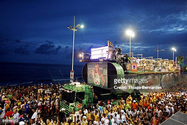 Singer Claudia Leitte performs on a music truck as thousands follow in Barra-Ondina street carnival track on February 23, 2009 in Salvador, Brazil.