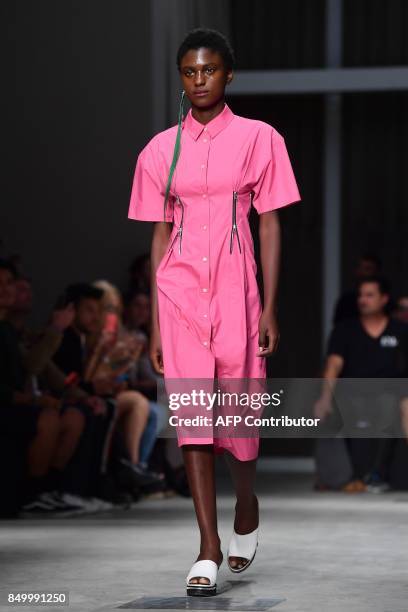 Model presents a creation for fashion house Atsushi Nakashima during the Women's Spring/Summer 2018 fashion shows in Milan, on September 20, 2017. /...