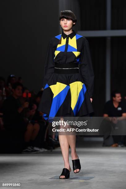 Model presents a creation for fashion house Atsushi Nakashima during the Women's Spring/Summer 2018 fashion shows in Milan, on September 20, 2017. /...