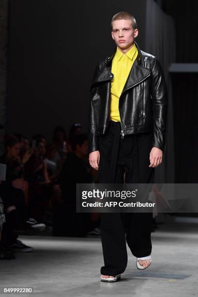 Model presents a creation for fashion house Atsushi Nakashima during the Women's Spring/Summer 2018 fashion shows in Milan, on September 20, 2017. /...