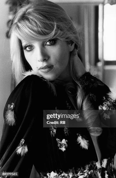 Photo of Lynsey DE PAUL; Posed portrait of Lynsey de Paul