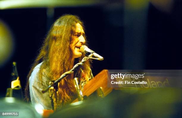 Photo of Ken HENSLEY and URIAH HEEP; Ken Hensley performing on stage