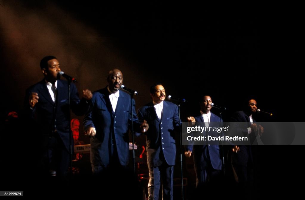 Photo of Terry WEEKS and Barrington HENDERSON and Harry McGILBERRY and Otis WILLIAMS and Ron TYSON and TEMPTATIONS