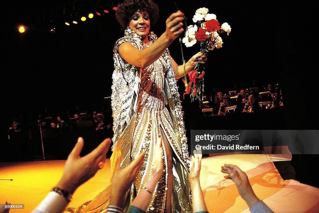 Shirley Bassey Live