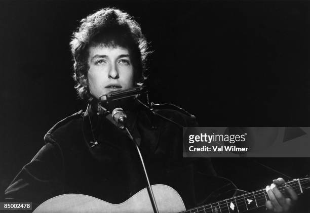Photo of Bob DYLAN, performing on TV show