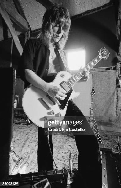 Photo of Randy RHOADS, recording Blizzard Of Oz with Ozzy Osbourne, playing Gibson Les Paul guitar