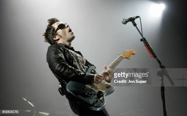 Photo of Stereophonics, The Stereophonics play the Manchester Evening News Arena., Pic shows frontman Kelly Jones, ....... Pic Jim Sharp