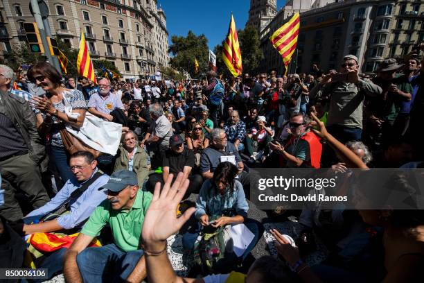 People demonstrate outside the Catalan Vice-President and Economy office as police officers holds a searching operation inside on September 20, 2017...