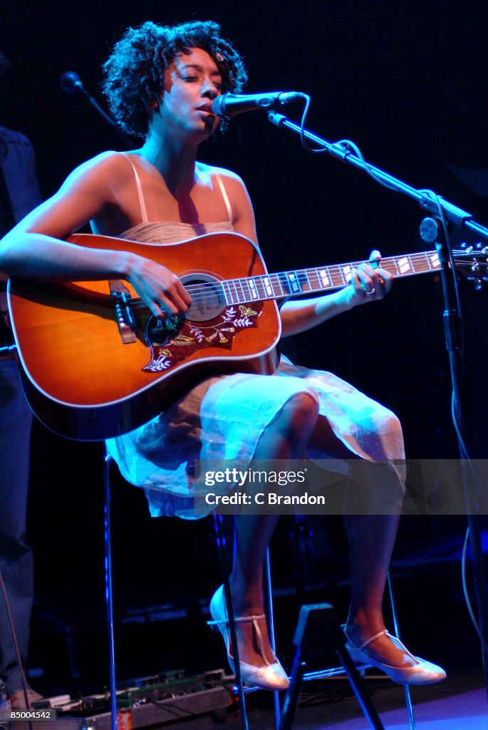 Photo of Corinne BAILEY RAE