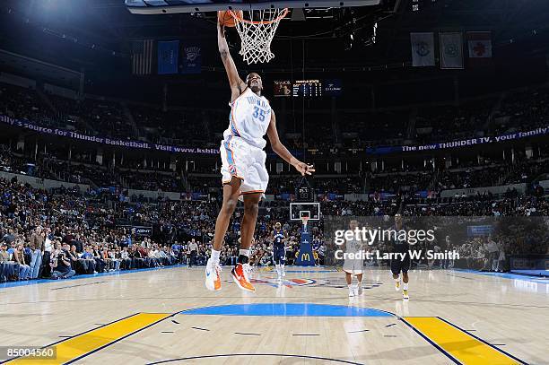 Kevin Durant of the Oklahoma City Thunder goes for the dunk during the game against the Memphis Grizzlies on January 28, 2009 at the Ford Center in...