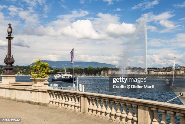 geneva waterfront with the famous fountain (jet d'eau) - geneva location imagens e fotografias de stock