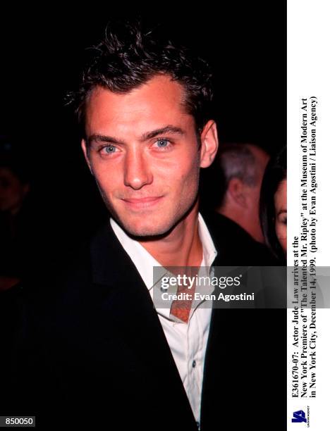 Actor Jude Law arrives at the New York Premiere of "The Talented Mr. Ripley" at the Museum of Modern Art in New York City, December 14, 1999.