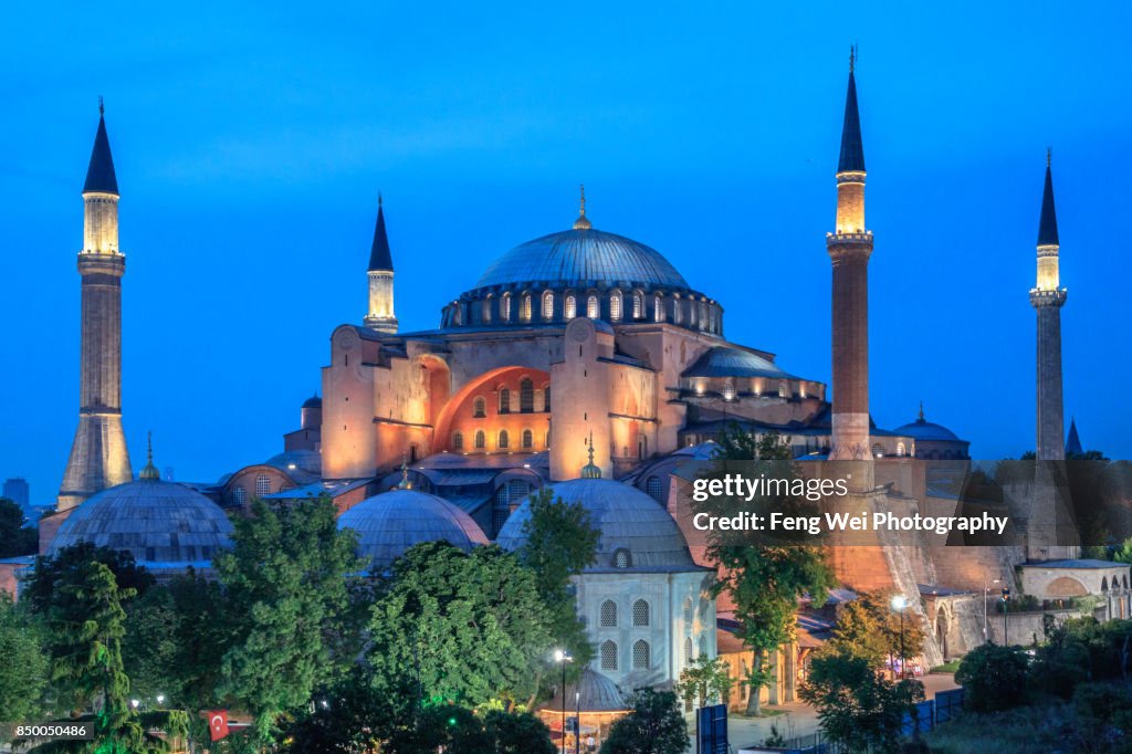 Hagia Sophia At Night View Of Hagia Sophia Aya Sofya Museum In A hagia-sophia-at-night-view-of-hagia-sophia-aya-sofya-museum-in-a