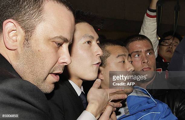 Edison Chen leaves Supreme Court surrounded by bodyguards in Vancouver, British Columbia Canada, February 23, 2009. Edison Chen Koon-hei, the singer...