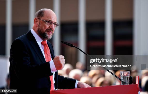 German Social Democrat and chancellor candidate Martin Schulz speaks during an election campaign stop on September 20, 2017 in Gelsenkirchen,...