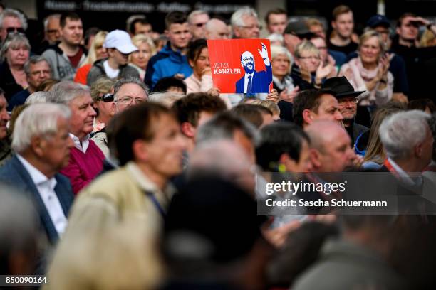 The audience cheers whilst listening to German Social Democrat and chancellor candidate Martin Schulz speaking during an election campaign stop on...