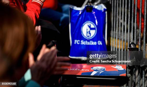 The audience cheers whilst listening to German Social Democrat and chancellor candidate Martin Schulz speaking during an election campaign stop on...