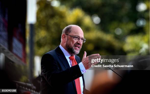 German Social Democrat and chancellor candidate Martin Schulz speaks during an election campaign stop on September 20, 2017 in Gelsenkirchen,...