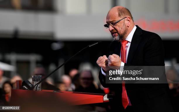 German Social Democrat and chancellor candidate Martin Schulz speaks during an election campaign stop on September 20, 2017 in Gelsenkirchen,...