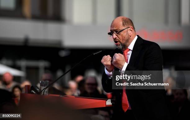 German Social Democrat and chancellor candidate Martin Schulz speaks during an election campaign stop on September 20, 2017 in Gelsenkirchen,...