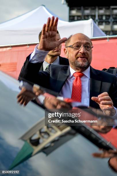 The audience cheers whilst listening to German Social Democrat and chancellor candidate Martin Schulz speaking during an election campaign stop on...