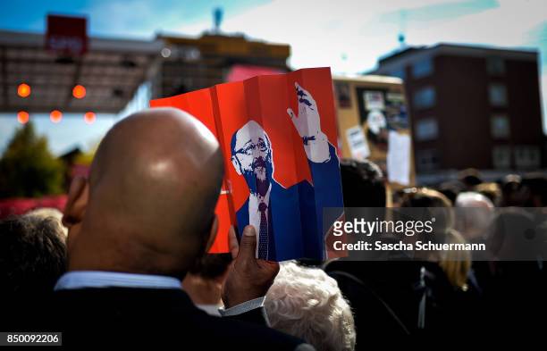 The audience cheers whilst listening to German Social Democrat and chancellor candidate Martin Schulz speaking during an election campaign stop on...