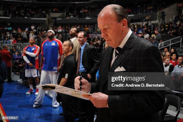 Head Coach Mike Dunleavy of the Los Angeles Clippers draws up a play before taking on the Golden State Warriors at Staples Center on February 23,...