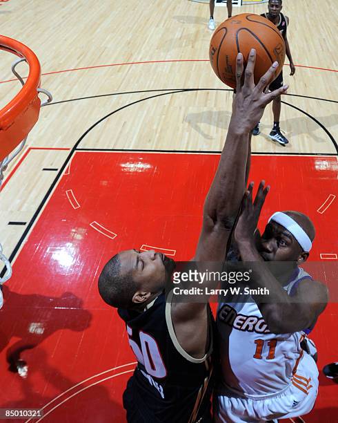 Darian Townes of the Erie Bayhawks tries to block a shot against Curtis Stinson of the Iowa Energy on February 23, 2009 at Wells Fargo Arena in Des...