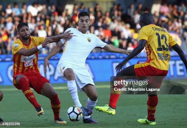 Achraf Lazaar of Benevento competes for the ball with Lorenzo Pellegrini of Roma during the Serie A match between Benevento Calcio and AS Roma at...